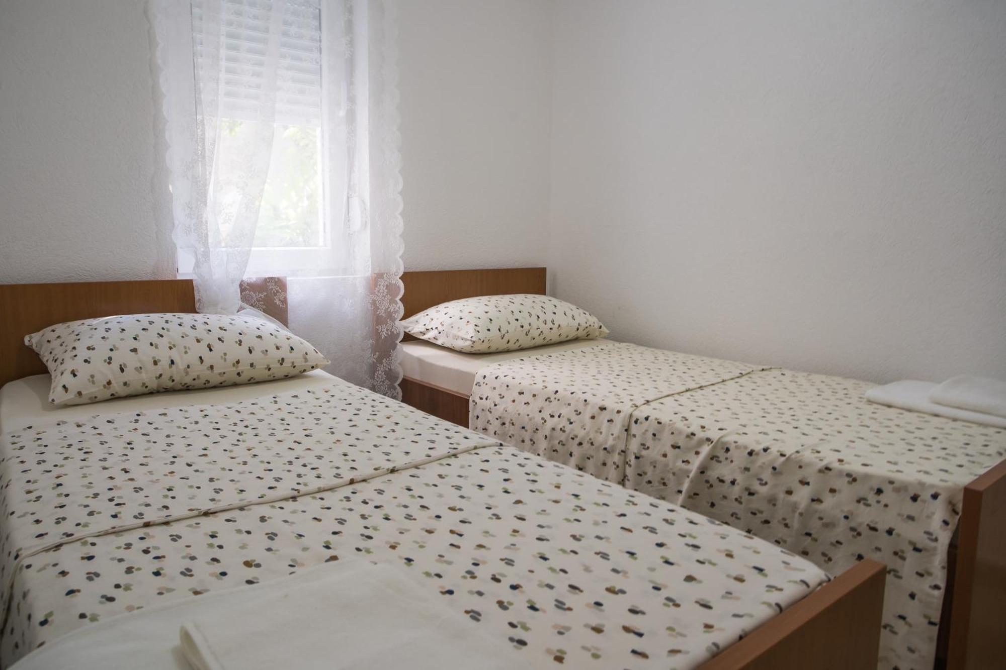 Apartments Diva Стон Екстериор снимка