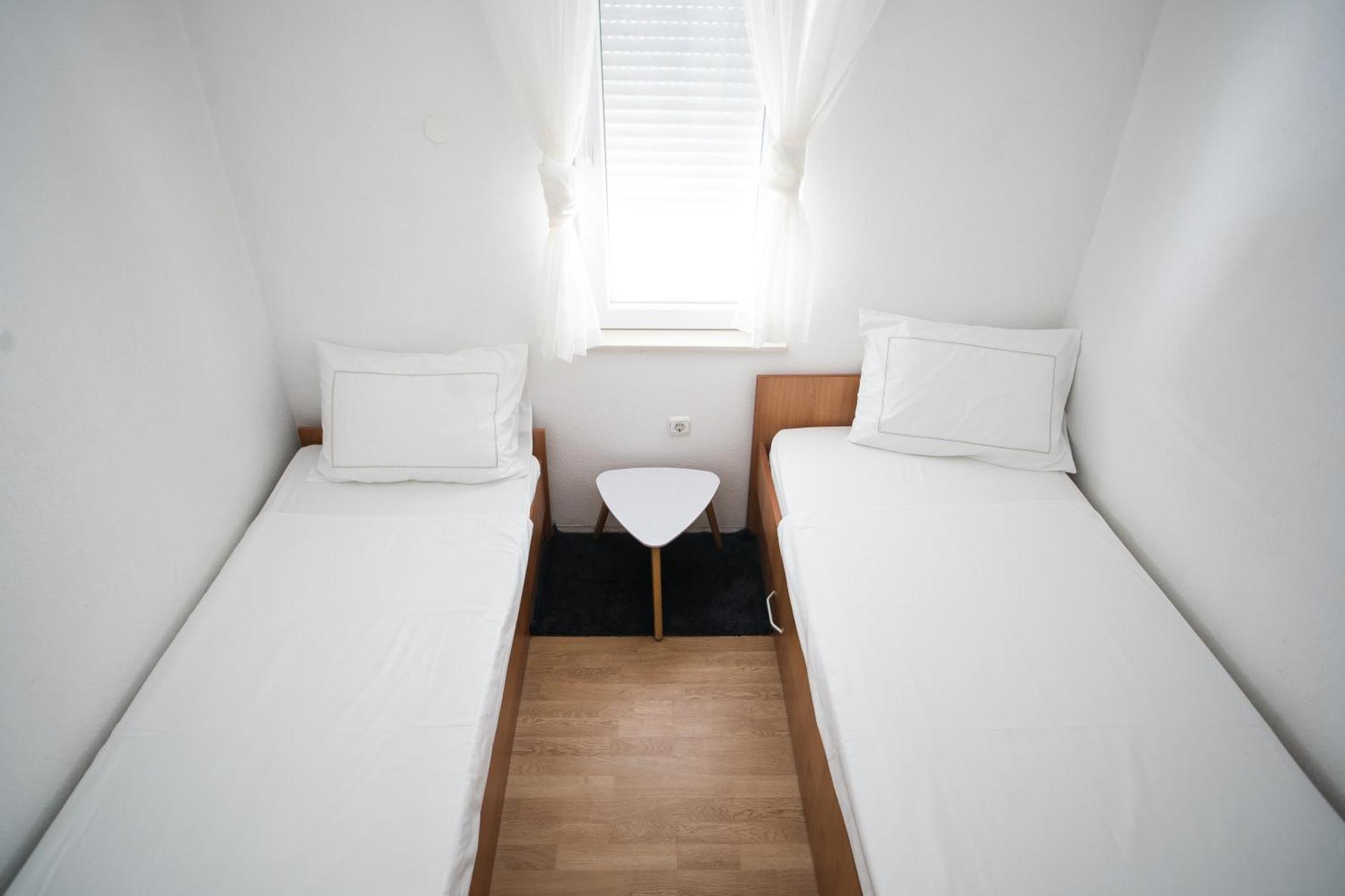 Apartments Diva Стон Екстериор снимка